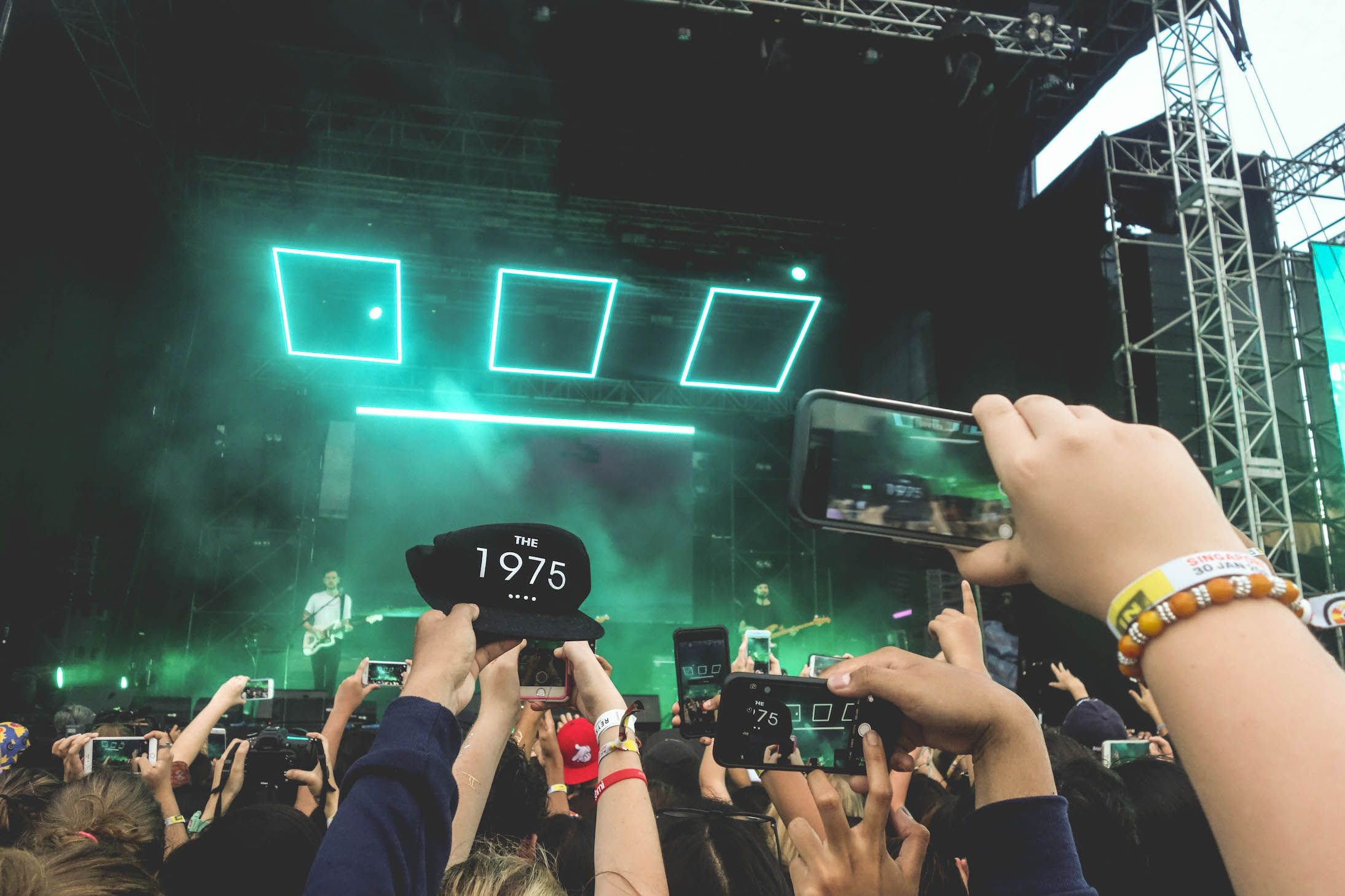 The 1975 fans